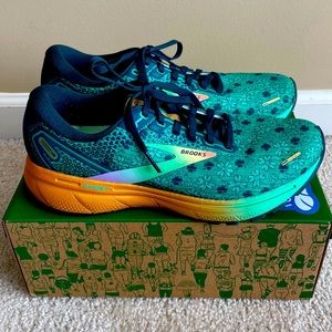 Brooks “RUN LUCKY” Collection (Women’s 8.5M) Sneakers